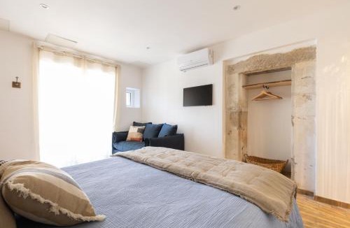 Robion House | Terres Élaïs