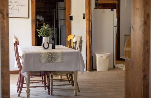 Glendo Cabin | Terrific 1-bedroom cabin in Glendo, perfect for a relaxing rustic ranch getaway.