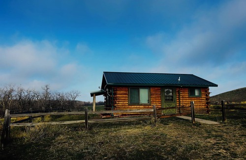 Glendo Cabin | Terrific 1-bedroom cabin in Glendo, perfect for a relaxing rustic ranch getaway.