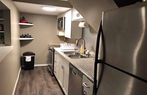 Roanoke Condo | Terrific 1-bedroom fenced pet friendly Roanoke duplex