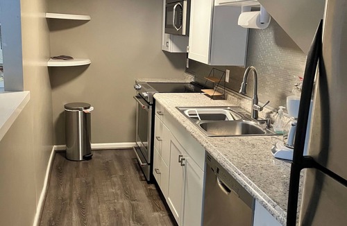 Roanoke Condo | Terrific 1-bedroom fenced pet friendly Roanoke duplex