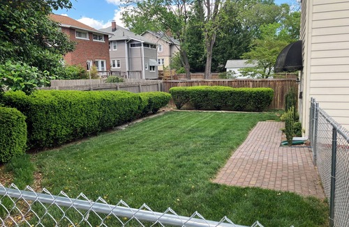 Roanoke Condo | Terrific 1-bedroom fenced pet friendly Roanoke duplex