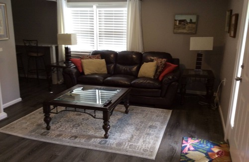 Roanoke Condo | Terrific 1-bedroom fenced pet friendly Roanoke duplex