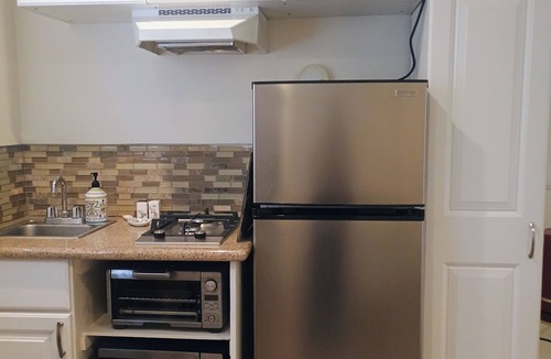 Downey Apartment | Terrific 1-bedroom studio with AC in charming Downey