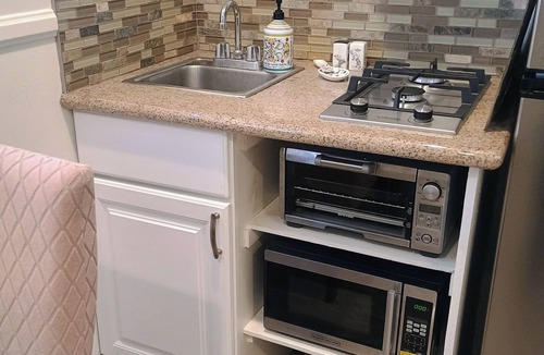 Downey Apartment | Terrific 1-bedroom studio with AC in charming Downey