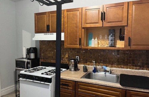 East Orange Apartment | Terrific 1-bedroom apartment in charming East Orange perfect for stays