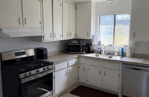 Beaumont House | Terrific 2-bedroom house with AC in charming Beaumont