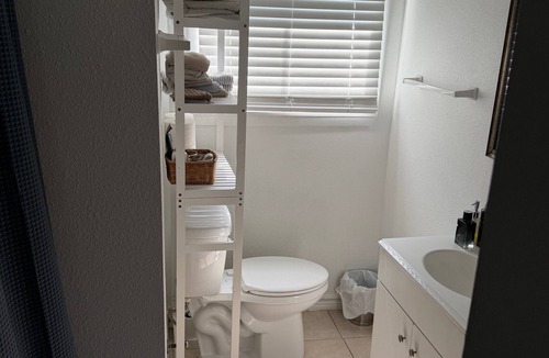 Beaumont House | Terrific 2-bedroom house with AC in charming Beaumont