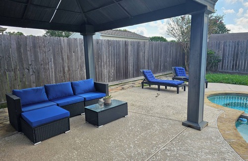 Richmond House | Terrific 2-bedroom house with AC and POOL in charming Richmond