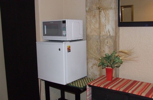 Villa Coapa Apartment | Terrific 2-bedroom studio in vibrant south of Mexico City neighborhood.