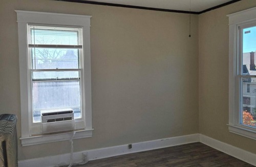 Alton House | Terrific 2-bedroom townhome in charming Alton