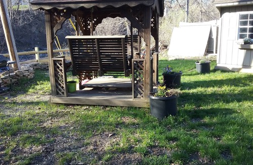 North Lake George House | Terrific 2-bedroom bungalow in charming Ticonderoga right on the lachutte river