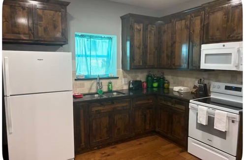 Vernon Apartment | Terrific 3-bedroom apartment with Wifi