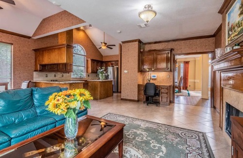 Northgate Forest House | Terrific 4-bedroom house in Houston with pool, SPA