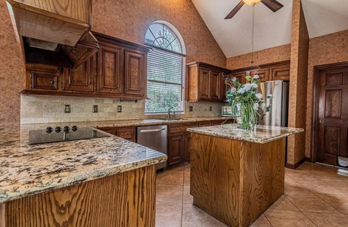 Northgate Forest House | Terrific 4-bedroom house in Houston with pool, SPA