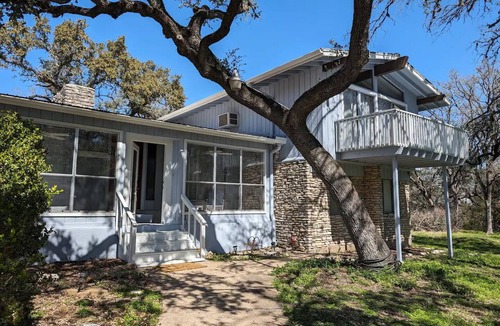 Austin House | Terrific 5-bedroom Hill Country Retreat in Austin