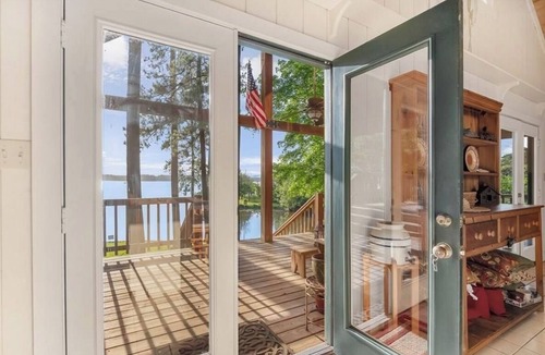 Broaddus Cabin | Terrific cabin on Lake Sam Rayburn
