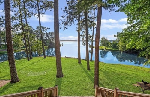 Broaddus Cabin | Terrific cabin on Lake Sam Rayburn