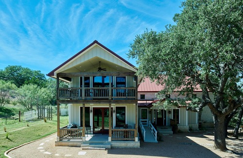 Fredericksburg House | Terrific getaway to the peaceful countryside.