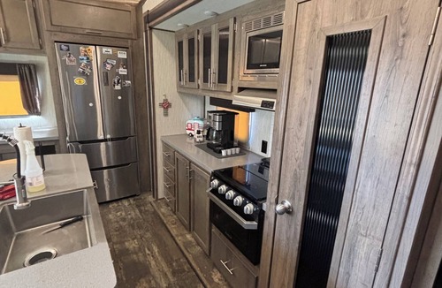 Brownwood House | Terrific recreational vehicle with AC in friendly Brownwood. On Cason Cove
