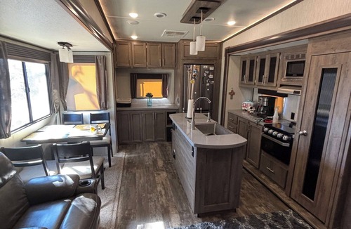 Brownwood House | Terrific recreational vehicle with AC in friendly Brownwood. On Cason Cove