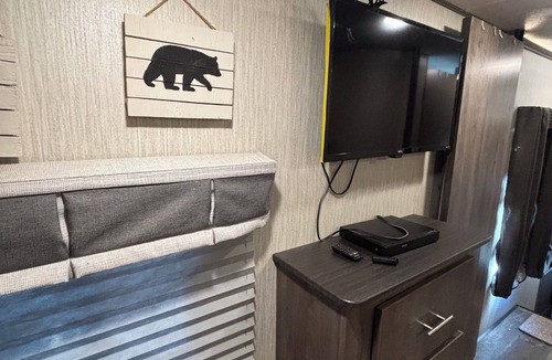 Brownwood House | Terrific recreational vehicle with AC in friendly Brownwood. On Cason Cove