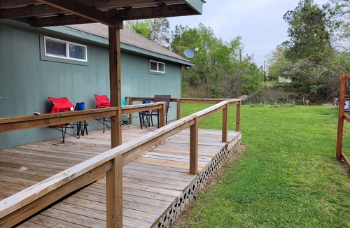 Onalaska House | Tesla's lake Escape