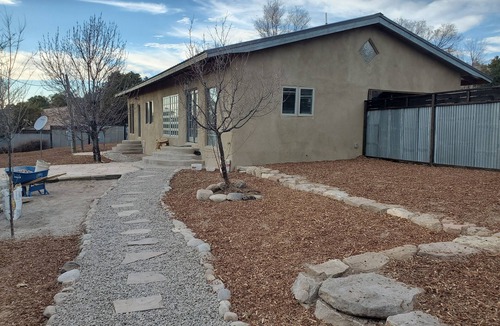 Chupadero House | Tesuque Hills Rural Gem