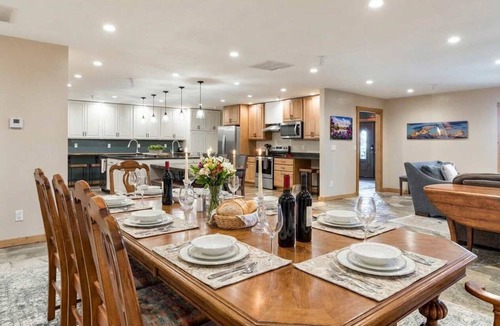 Leigh Creek Estates House | Teton Crest Lodge Sleeps 24, Reunions, Hot tub
