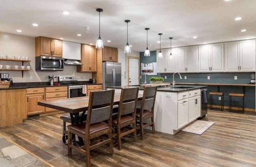 Leigh Creek Estates House | Teton Crest Lodge Sleeps 24, Reunions, Hot tub