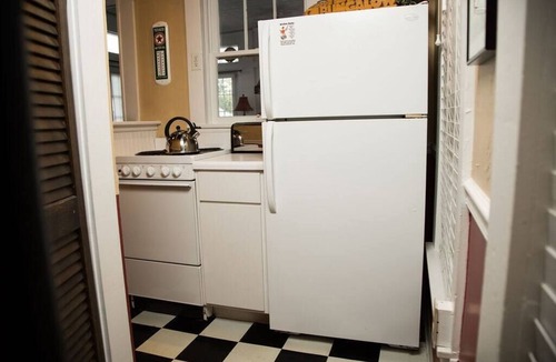 Eureka Springs Historic District House | Texaco Bungalow: Historic Loop, Walk Downtown!