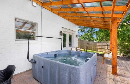 Rowlett House | Texan 5 3 Oasis - Hot tub Pool Cinema Room