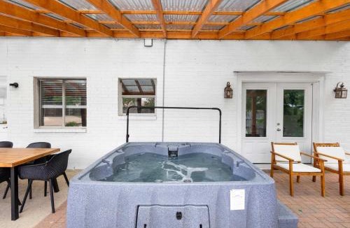 Rowlett House | Texan 5 3 Oasis - Hot tub Pool Cinema Room