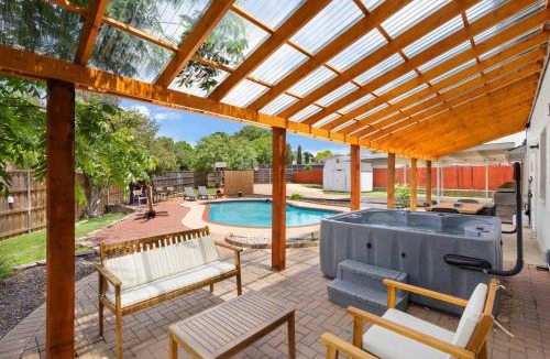 Rowlett House | Texan 5 3 Oasis - Hot tub Pool Cinema Room
