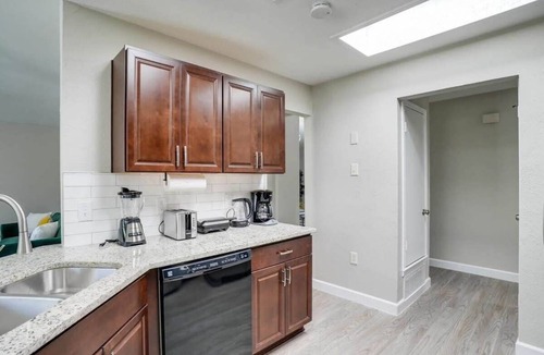 Lewisville House | Texan Hideaway - Cozy, Convenient, Comfortable!