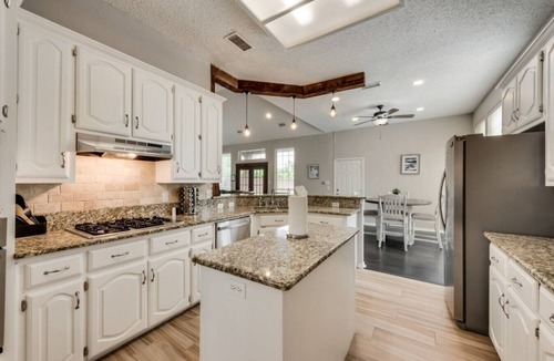 Rowlett House | Texan House 4 Bed 3 Bath Hot Tub, EV charger