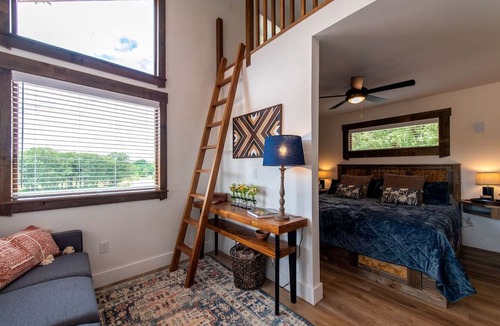 Elm Mott Cabin | Texan Tree House for an Outdoor Adventure near Magnolia