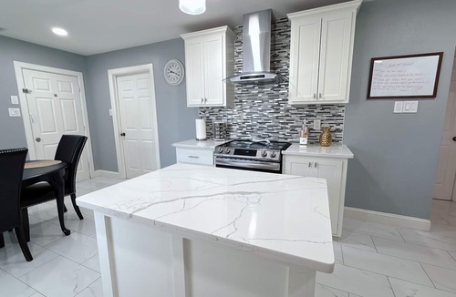 Fort Worth House | TEXANO INN Charming 3-bedroom house with WiFi and AC in welcoming Fort Worth