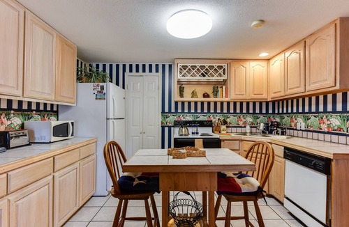 Oakland Estates Other | Texas Barn-House, Rustic, Peaceful in Heart of Med Ctr, permit STR-22-13500017