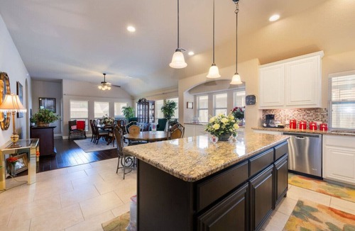 Crowley House | Texas Classic Retreat|Elegant & Spacious |3BR Home