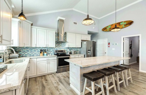 Surfside Beach House | Texas Coast Paradise: Oceanfront Retreat with Pets Allowed