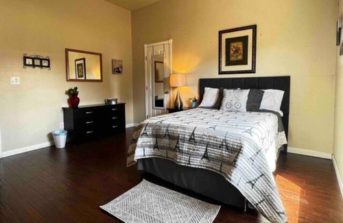 Five Points House | Texas comfort - Walk to downtown san antonio