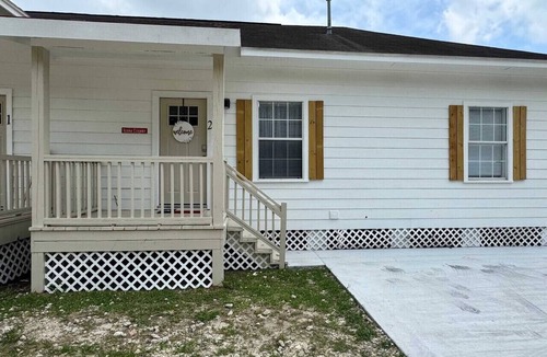Nederland House | Texas Country 2BR/1BA