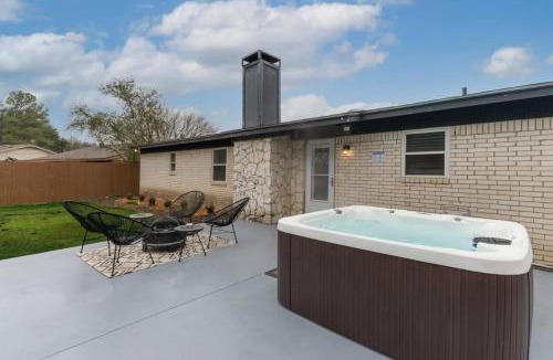 North Richland Hills House | Texas Designer Home with Private Hot Tub and Pool