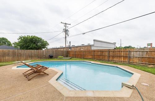Hurst House | Texas Escape with pool & office