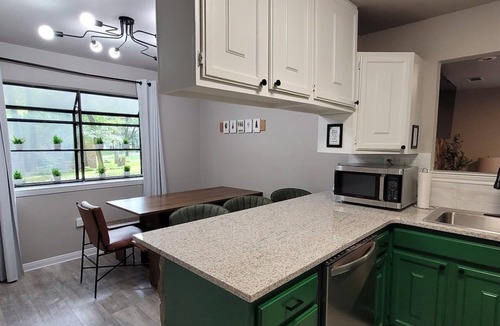 Waco House | Texas Evergreen Oasis WACO/Silos/Baylor: Pool, Spa, PingPong, Pets on 1/3 acre