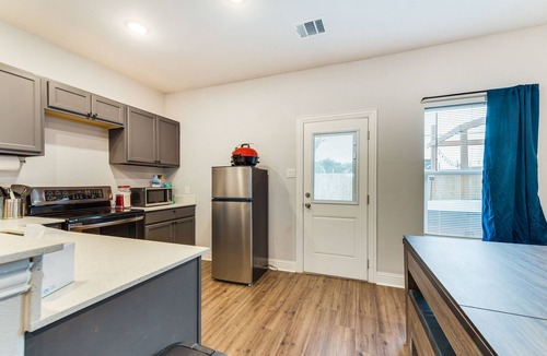 Whitney House | Texas Family Home w/Hot Tub: 1 Mi to Lake Whitney