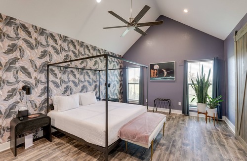 Manor House | Texas Farmhouse on 5 Acres: Patio & Grill!
