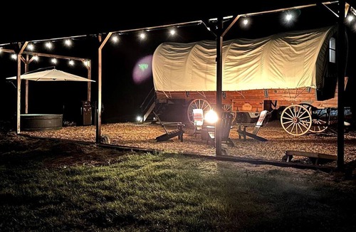 Murchison House | Texas Glamping near Murchison: Charming Wagon Rental Perfect for a Romantic Getaway