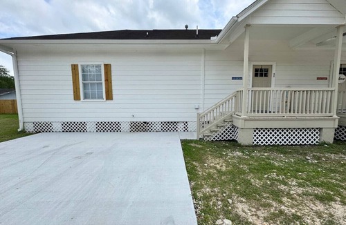 Nederland House | Texas Gulf Coast 3BR 1BA